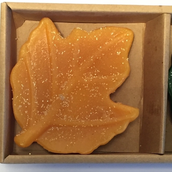 Avon Frosted Leaf Candles Set of 3 - Picture 6 of 8